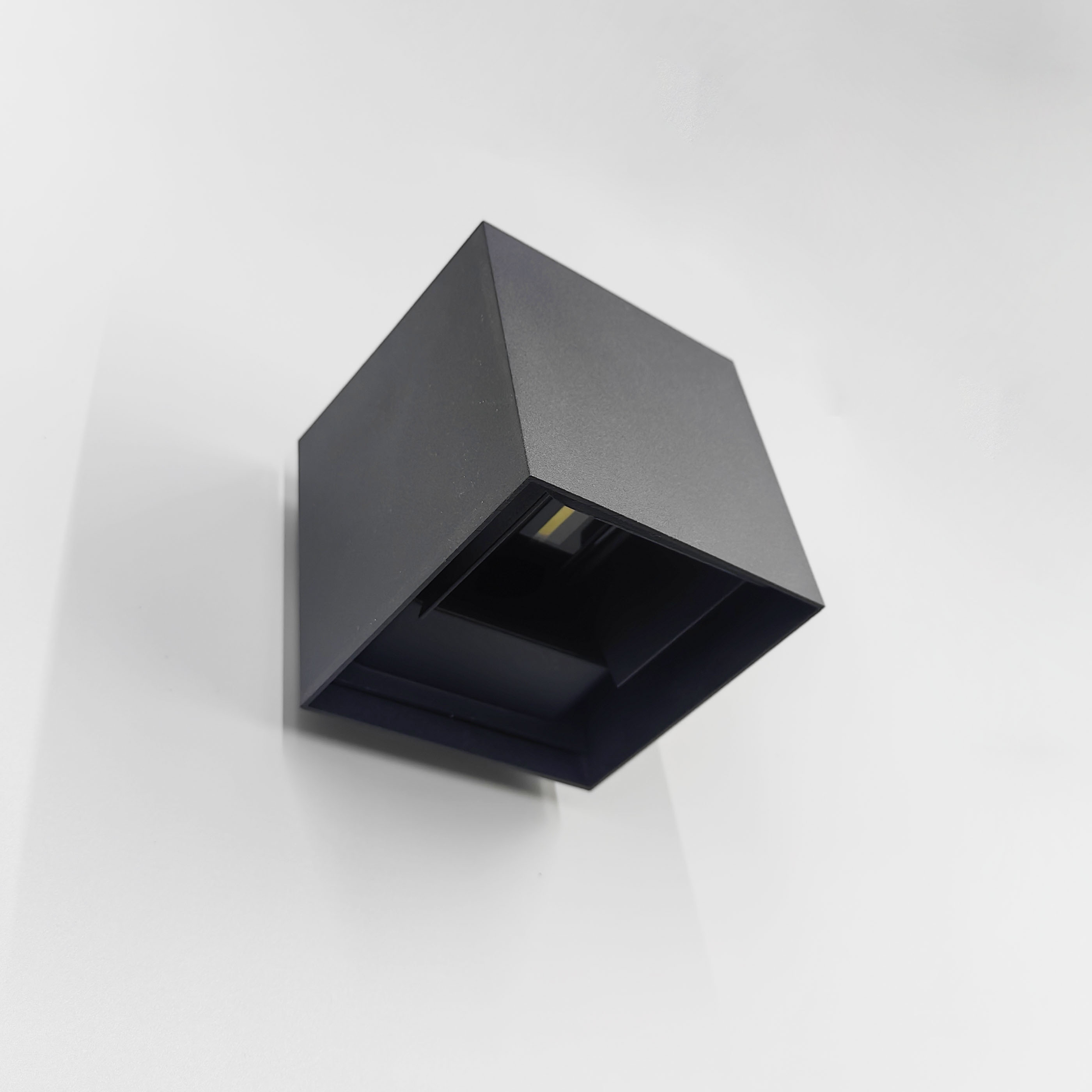 CCT-9516 B03 CCT-9516 B03