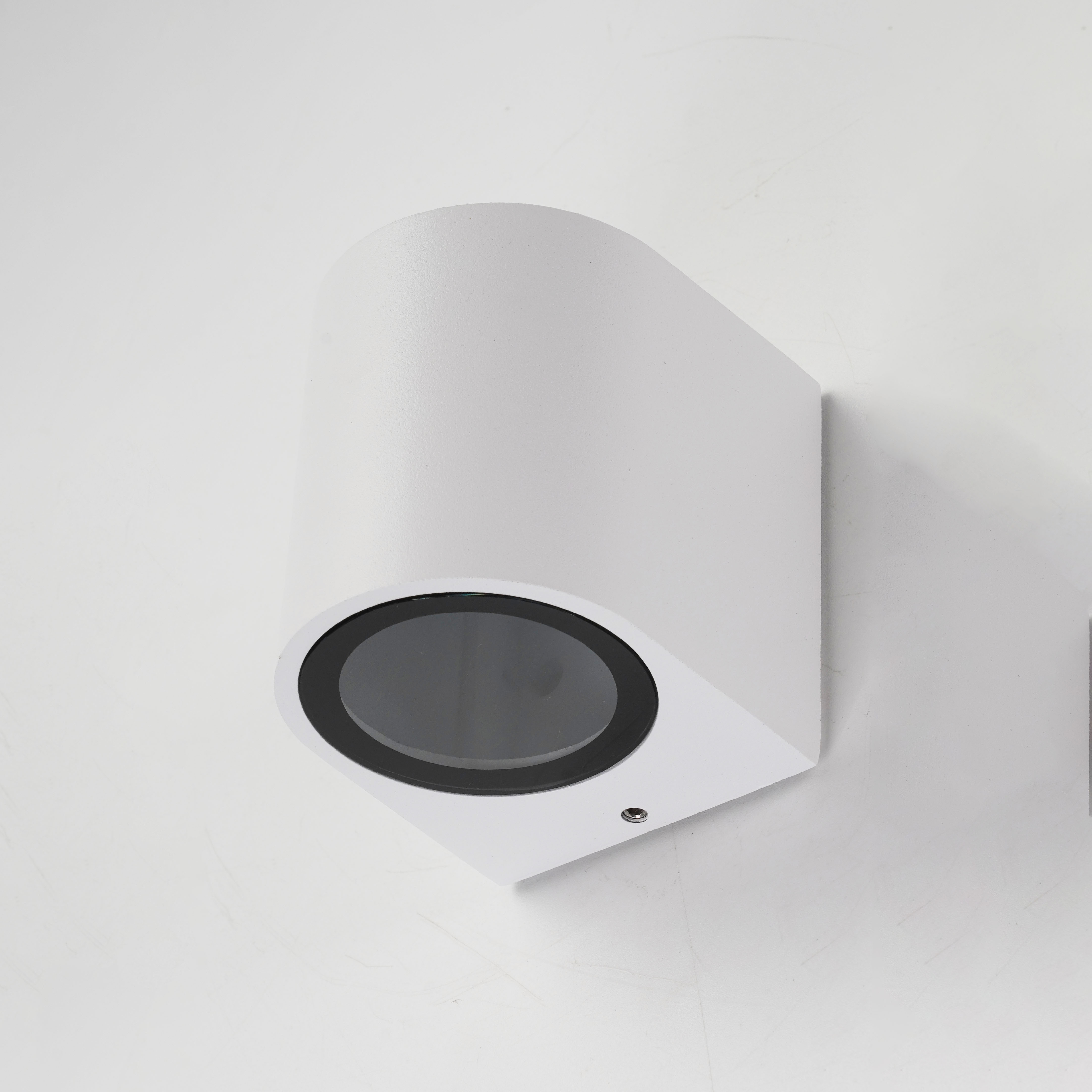 白色圆弧行-4 白色圆弧行-4